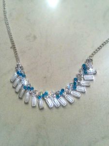 Twinkling Neck Chain With Small Earrings....