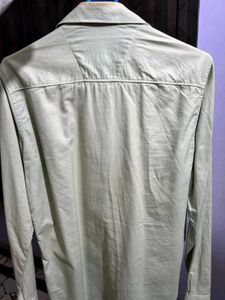 Men's Light Green Button-Up Shirt