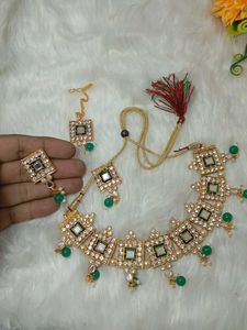 mirror plus minakari Giri green color necklace des