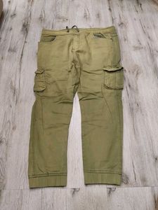Ma6075 Men's Cargo Jogger waist 32 inches