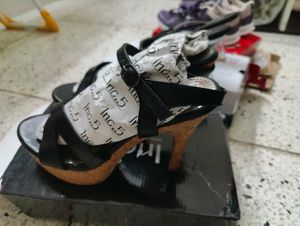 Stylish Black Heels- with a little defect