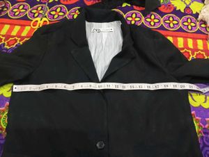 Zara Black Blazer - Stylish &amp; Versatile