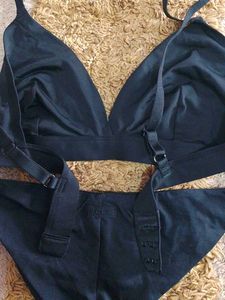 Black seamless bikini set.