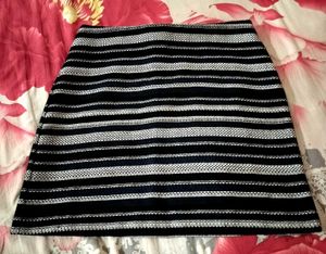 Chic Striped Mini Skirt with texture woven into th