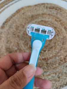 Venus Razor With Extra Handle