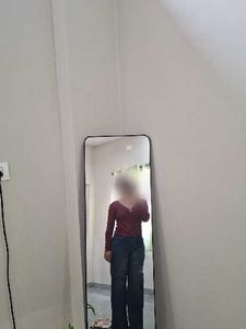 maroon top