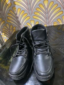 Stylish Black Platform Lace-Up Boots