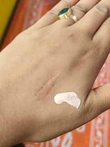 FULL COVERAGE FOUNDATION WITH BRUSH