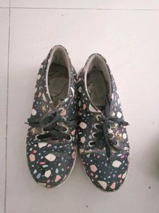 Unique Terrazzo Print Casual Sneakers
