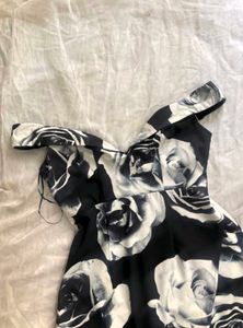 Chic Black &amp; White Rose Print Dress