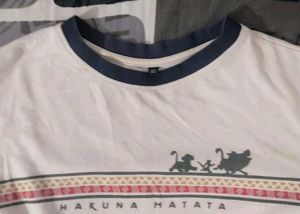 casual white tshirt