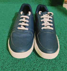 Men's Casual Shoes. Like New. Good Condition