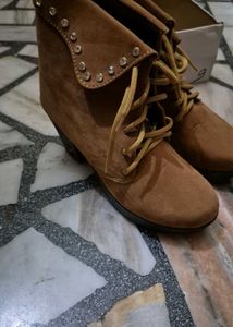 Stylish Brown Ankle Boots with Rhinestone Accents