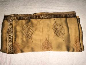 Elegant Silk Saree with Intricate Border