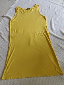 Flowy Yellow Sleeveless Dress