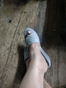 🌸Five by Inc. Grey Quilted Slides