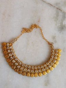 A Beautiful Neck Set With Earrings