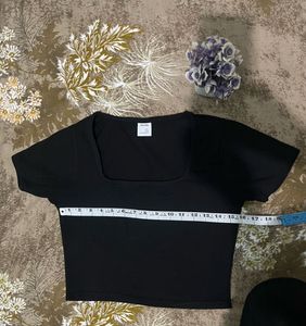 Black crop top🖤