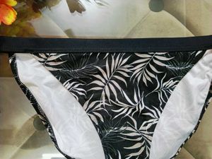 🎀Stylish Black &amp; White Leaf Print Bikini Bottom🎀