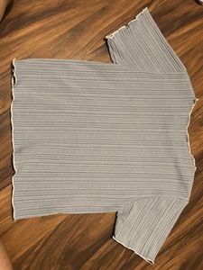 Ribbed Lettuce Edge Top