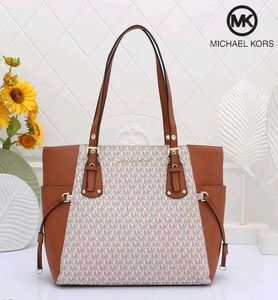 MICHAEL KORS**VOYAGER TOTE EAST / WEST MUILTI COLO