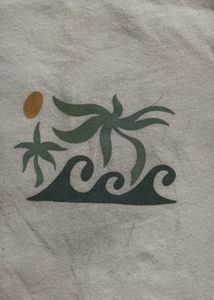 Old Navy Cream Graphic T-Shirt