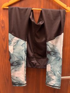 Stylish Leggings with Abstract Print