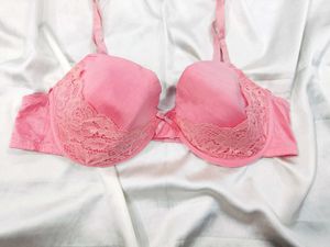 🇳🇿💫🎀Pretty Pink Lace Trim Bra