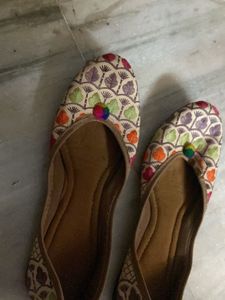 Ethnic Embroidered Juttis