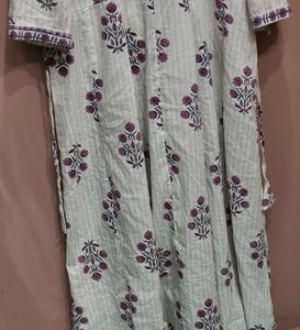 Elegant White &amp; Purple Floral Print kurta Set