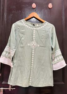 Light Green Elegant Embroidered Kurta