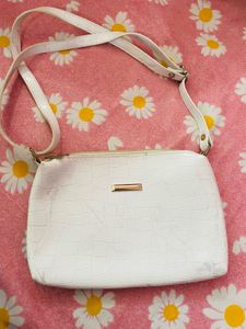 Chic White Croc Embossed Crossbody Bag