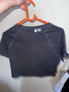 Chic Grey Cropped T-Shirt