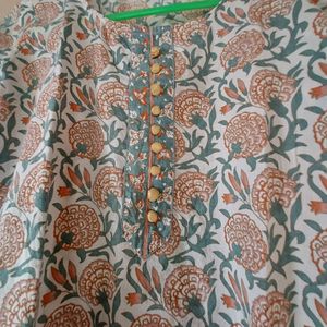 Aks Kurti