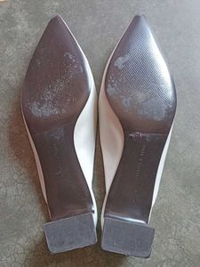 CHARLES &amp; KEITH White pointed toe Mules(40)