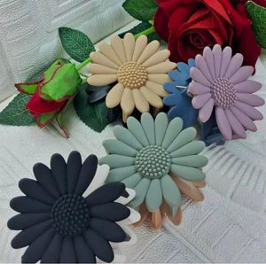 Daisy Flower Hair Claw Clips