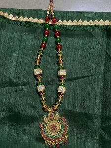 Beautiful Red Green Beaded Necklace Set