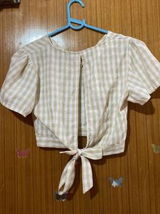 Cute Gingham Tie-Front Crop Top