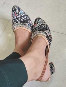 Floral Embroidered Women's Flats