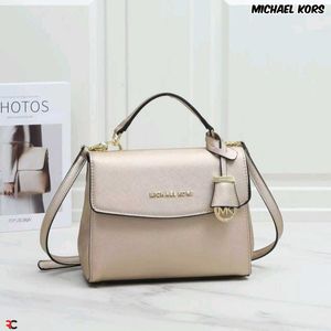 MICHAEL KORS* *AVA MEDIUM CROSSBODY BAG*