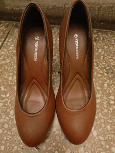 nwt Brown Heels
