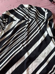 Chic Black &amp; White Striped Button-Up Shirt