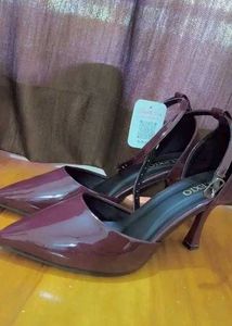 Chic Burgundy Pointed Toe Heels