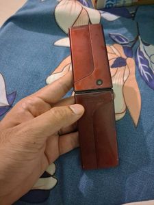 Samsung Flip Phone - Classic Design