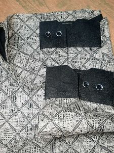 brand new 🆕 Geometric Pattern Button-Up Shirt