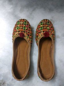Embroidered Jutti Flats