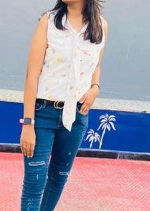 Cute Sleeveless White Top