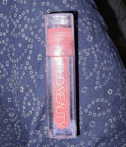 Huda Beauty Faux Filler  LipGloss - Bom