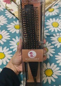 Majestique Round Hair Brush