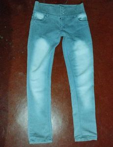 Stylish Light Wash High-Waist Jeans